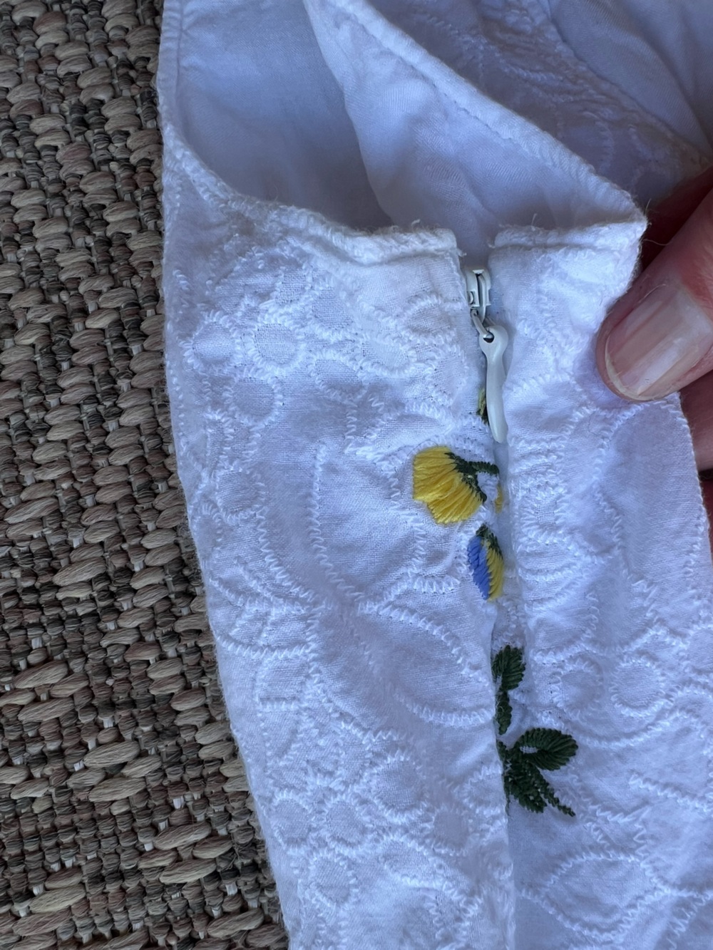 Anthropologie Vanessa Virginia Embroidered Floral Tank Top Size 10 White - Picture 10 of 10